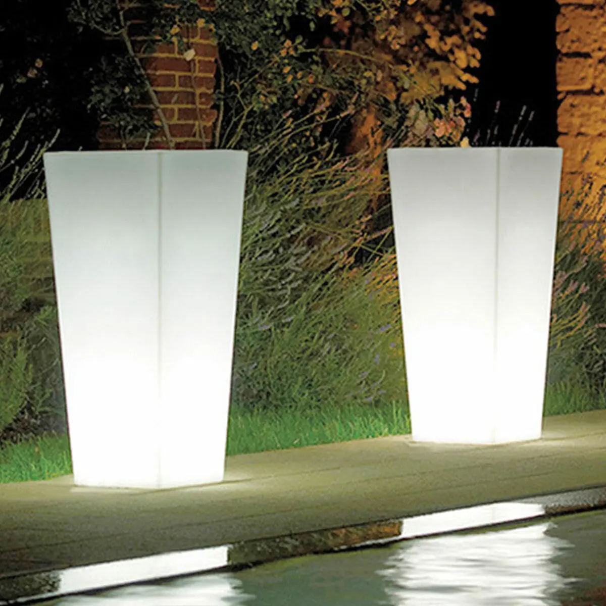 Vaso luminoso Arkema Quadro 102 SL in resina LLDPE quadrato 102 cm - Image 3